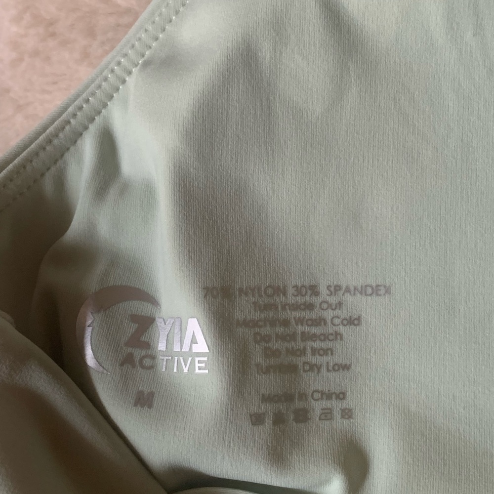 New condition (No tags) true to size , sea mist color.
